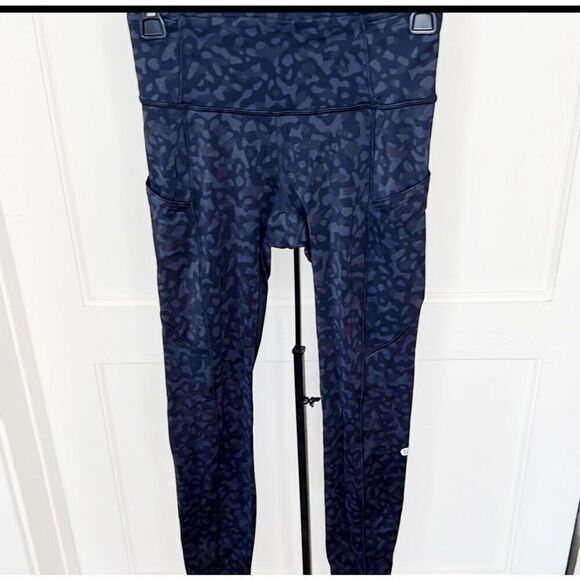Lululemon Fast Free HR Crop 24” Size Formation Camo Deep Coal Size 4 - Picture 1 of 7